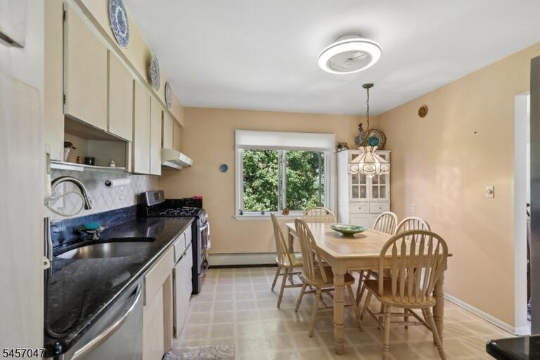 Property listing MLS 4049592 photo 11
