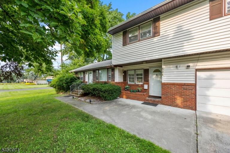 Property listing MLS 4049605 photo 2