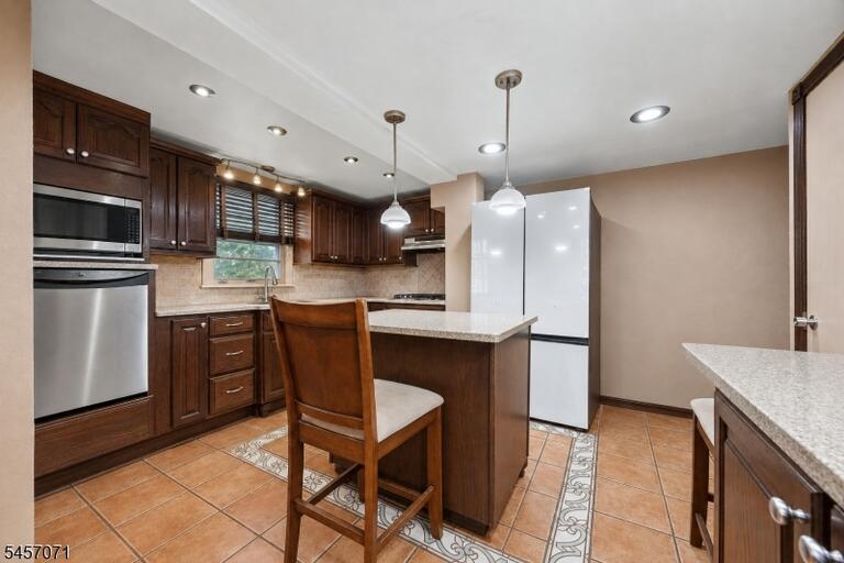 Property listing MLS 4049605 photo 6