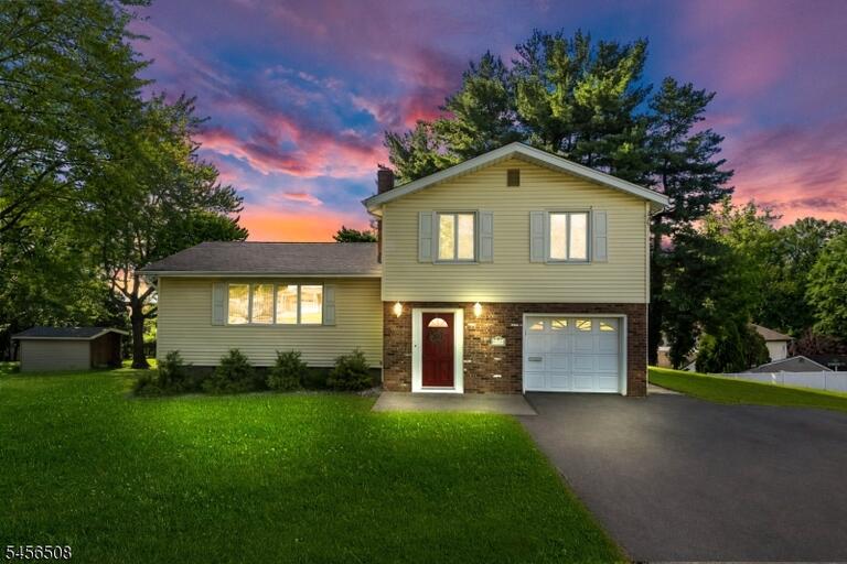 Property listing MLS 4049630 photo 1