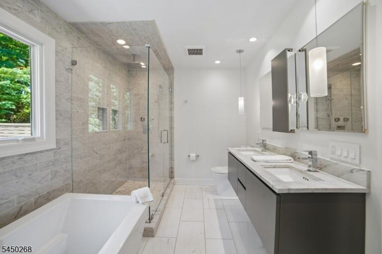 Property listing MLS 4049634 photo 23