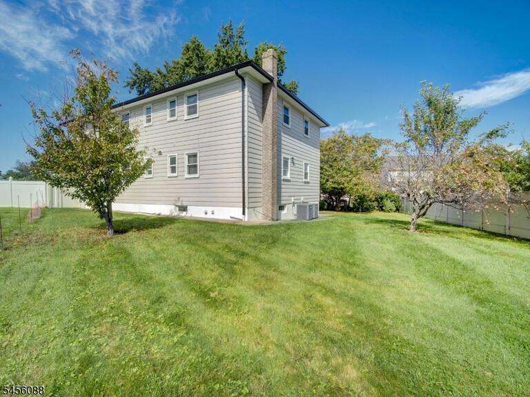 Property listing MLS 4049636 photo 43