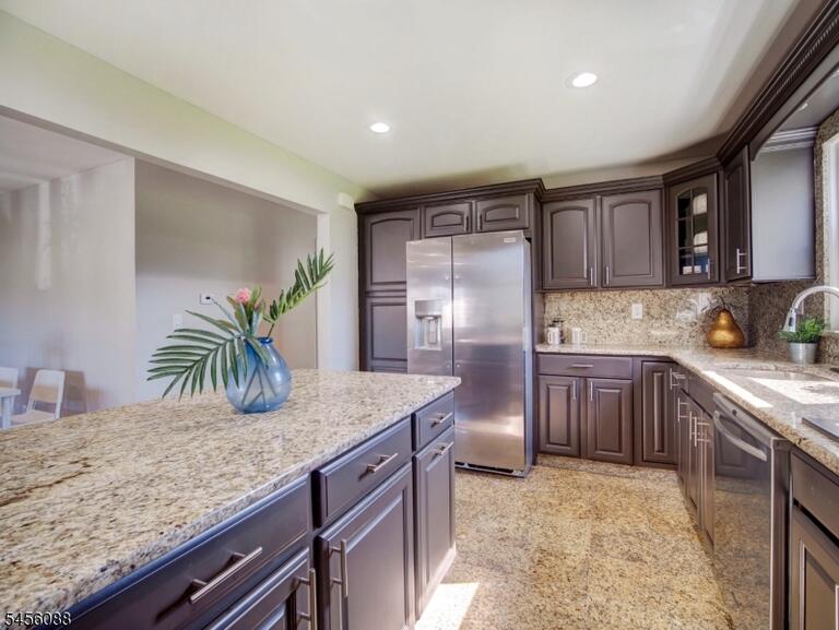 Property listing MLS 4049636 photo 9