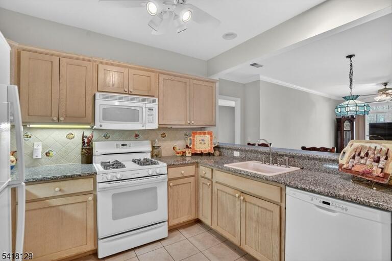 Property listing MLS 4049637 photo 3