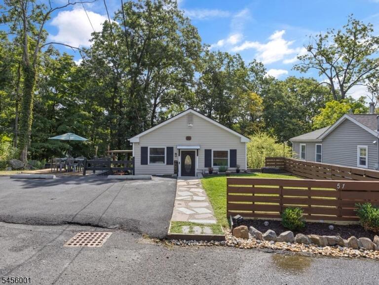 Property listing MLS 4049638 photo 2
