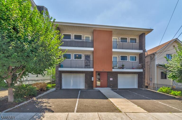 Property listing MLS 4049645 photo 1