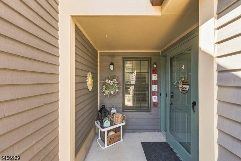 Property listing MLS 4049664 photo 2