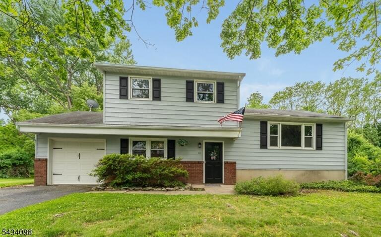 Property listing MLS 4049678 photo 1