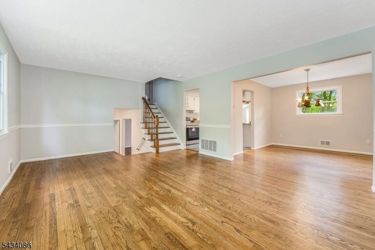 Property listing MLS 4049678 photo 5