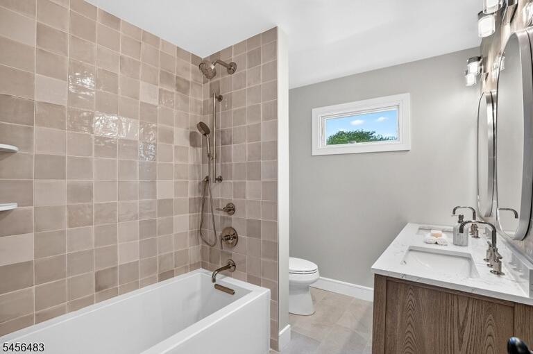Property listing MLS 4049752 photo 25
