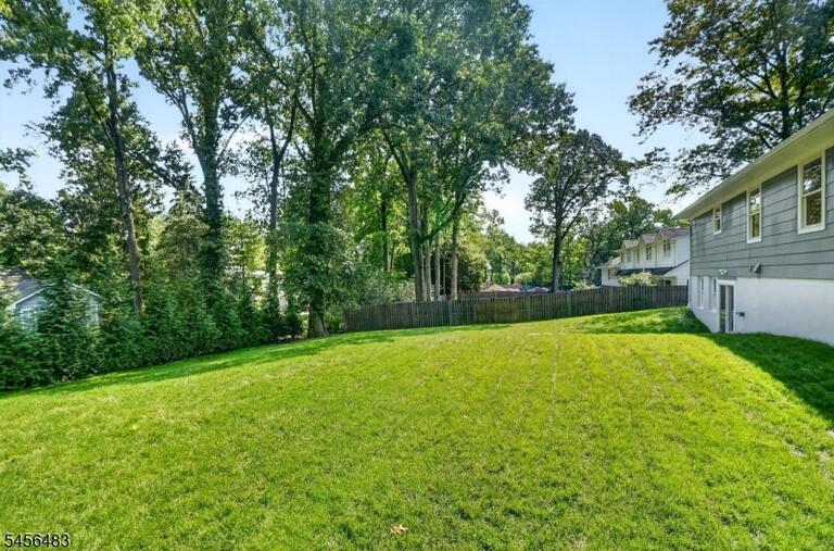 Property listing MLS 4049752 photo 3