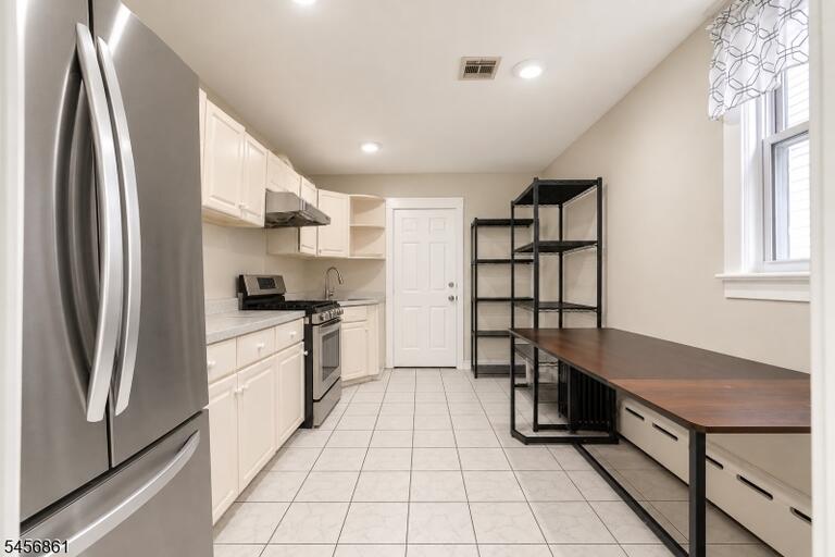 Property listing MLS 4049758 photo 8
