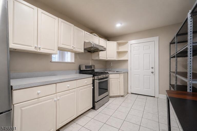 Property listing MLS 4049758 photo 9