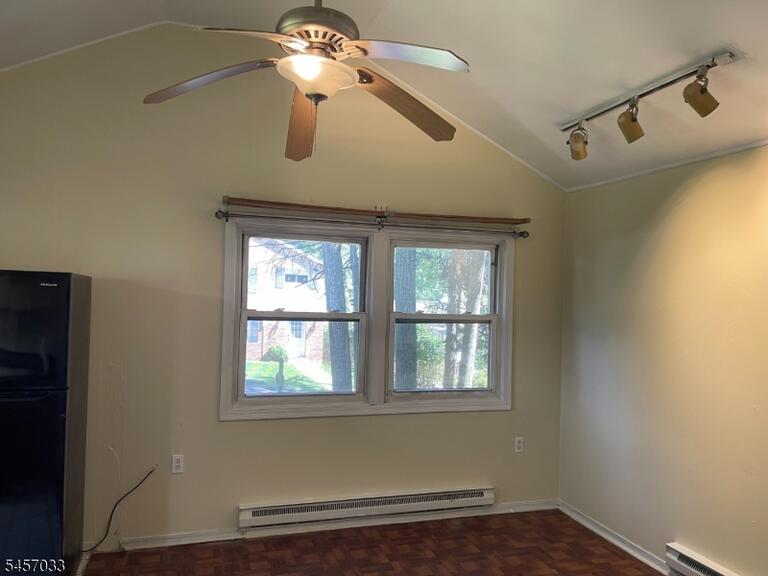 Property listing MLS 4049759 photo 2