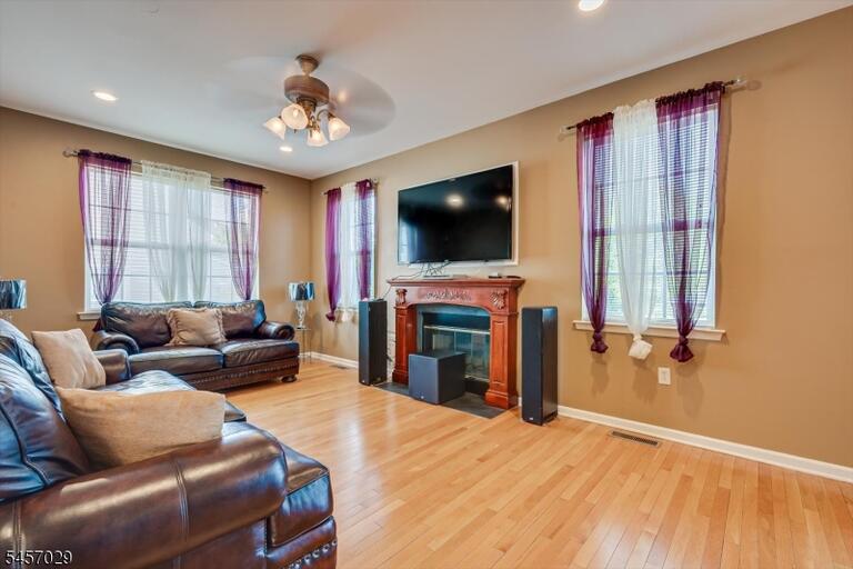 Property listing MLS 4049797 photo 10