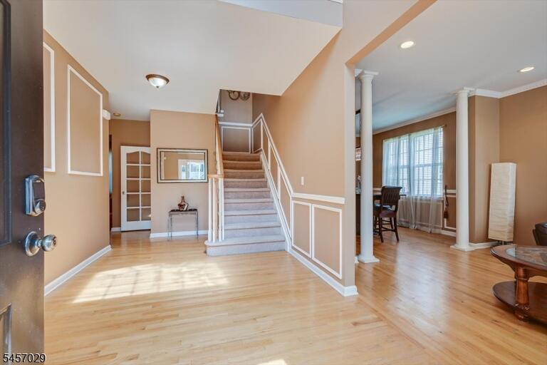 Property listing MLS 4049797 photo 2