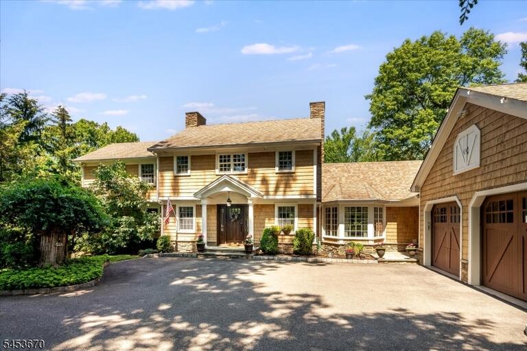 Property listing MLS 4049800 photo 2