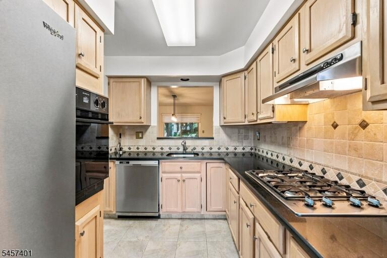 Property listing MLS 4049809 photo 6