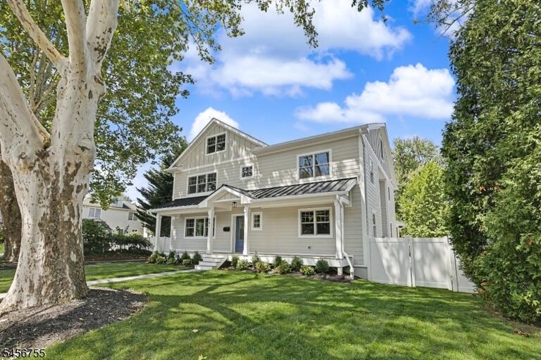 Property listing MLS 4049811 photo 2