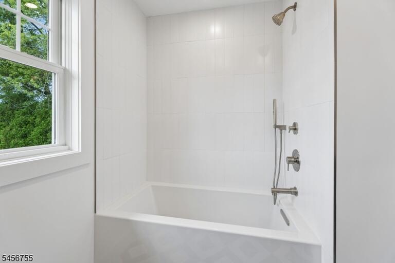 Property listing MLS 4049811 photo 25