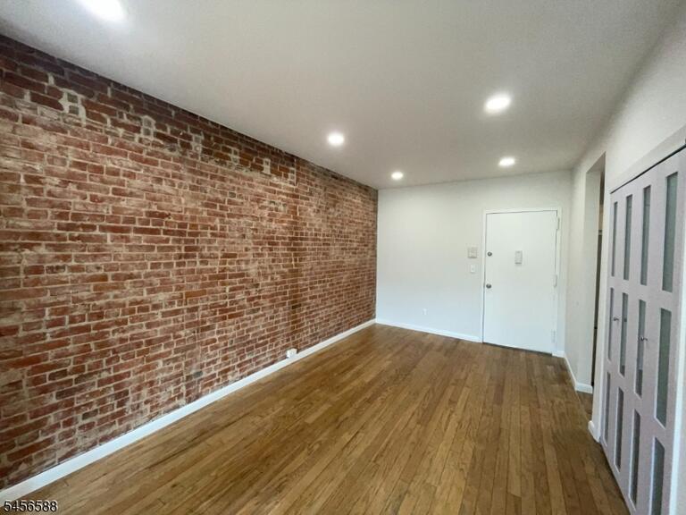 Property listing MLS 4049813 photo 5