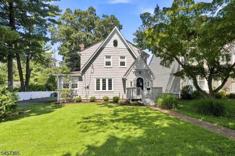 Property listing MLS 4049821 photo 1