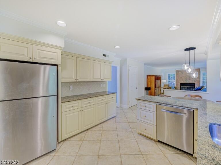 Property listing MLS 4049824 photo 4
