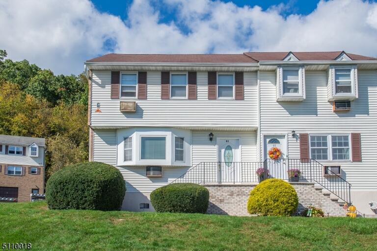 Property listing MLS 4049830 photo 1