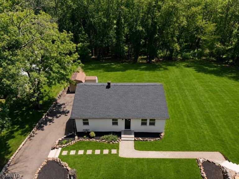 Property listing MLS 4049833 photo 2