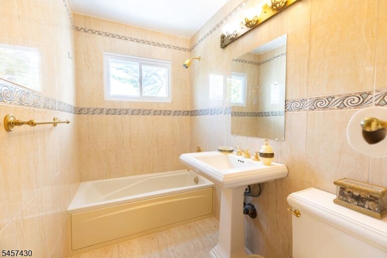 Property listing MLS 4049846 photo 16