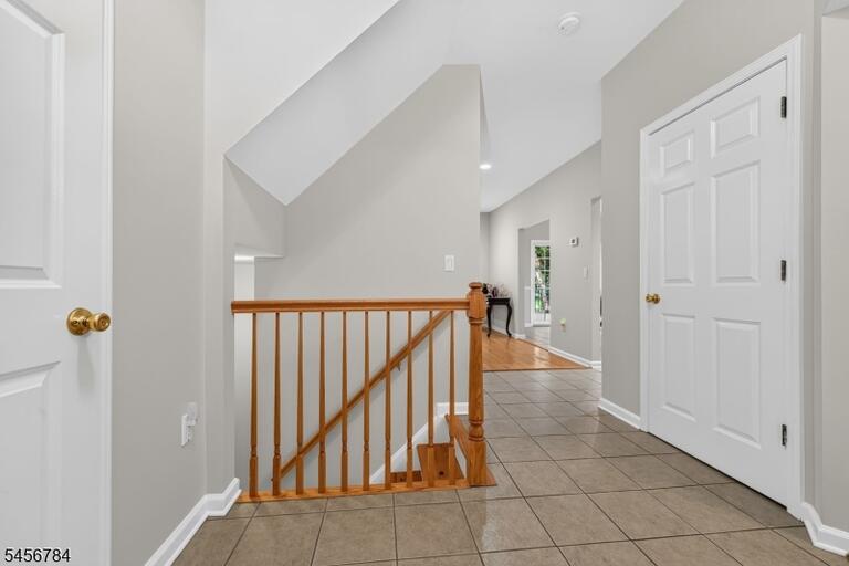 Property listing MLS 4049851 photo 2