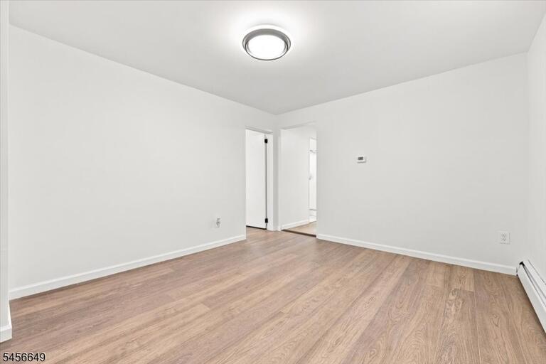Property listing MLS 4049865 photo 4