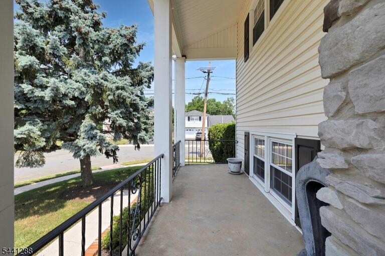 Property listing MLS 4049868 photo 5
