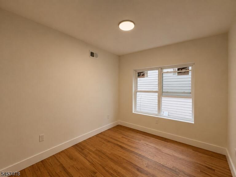 Property listing MLS 4049879 photo 9