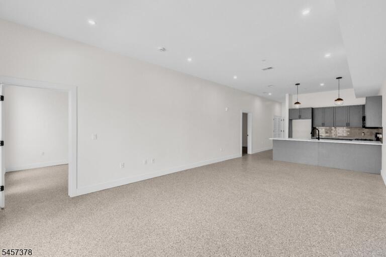 Property listing MLS 4049913 photo 4