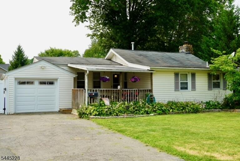 Property listing MLS 4049919 photo 2