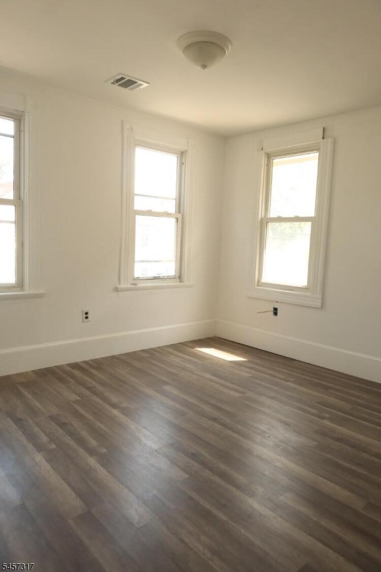 Property listing MLS 4049924 photo 4