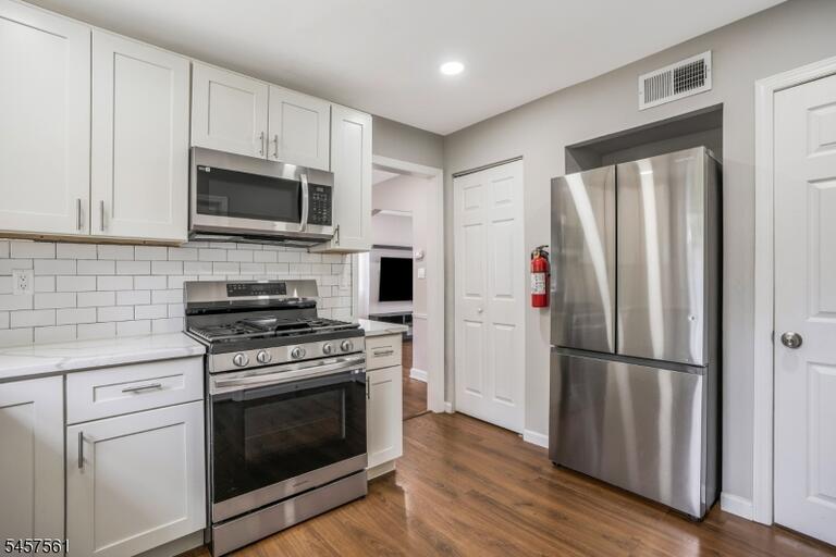 Property listing MLS 4049943 photo 11