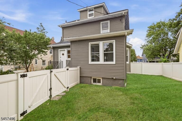Property listing MLS 4049960 photo 44