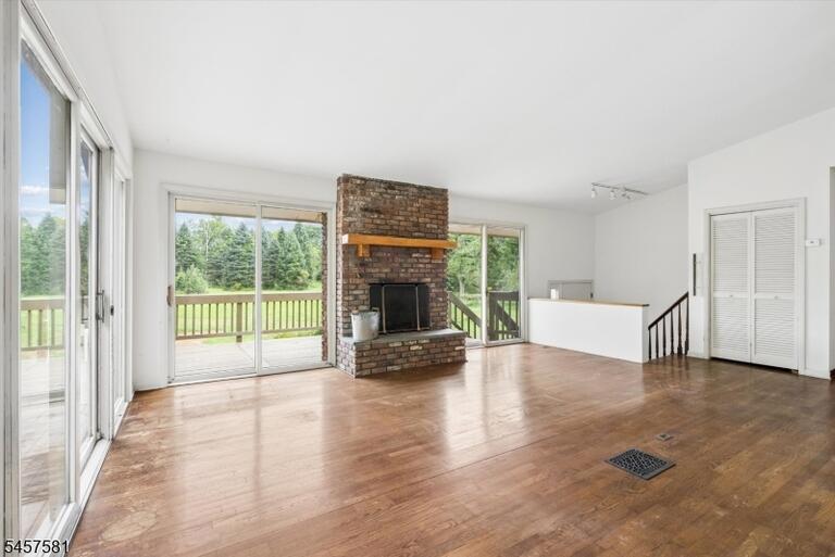 Property listing MLS 4049964 photo 13