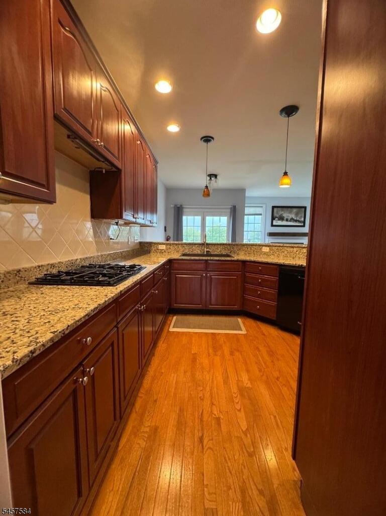 Property listing MLS 4049970 photo 2