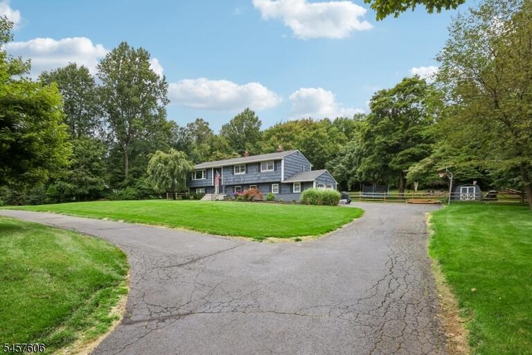 Property listing MLS 4049983 photo 2