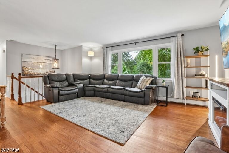 Property listing MLS 4049983 photo 4