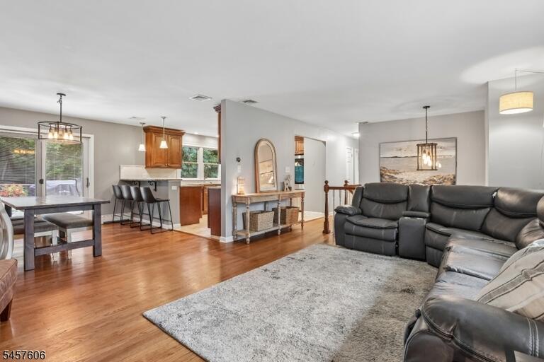 Property listing MLS 4049983 photo 6