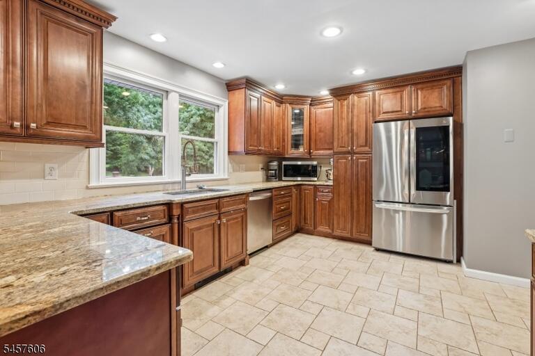 Property listing MLS 4049983 photo 9