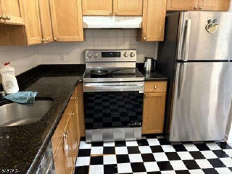 Property listing MLS 4049994 photo 9