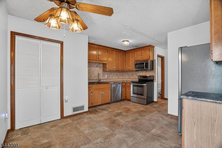 Property listing MLS 4049999 photo 15
