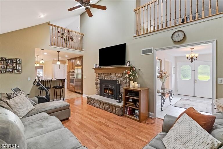 Property listing MLS 4050002 photo 13