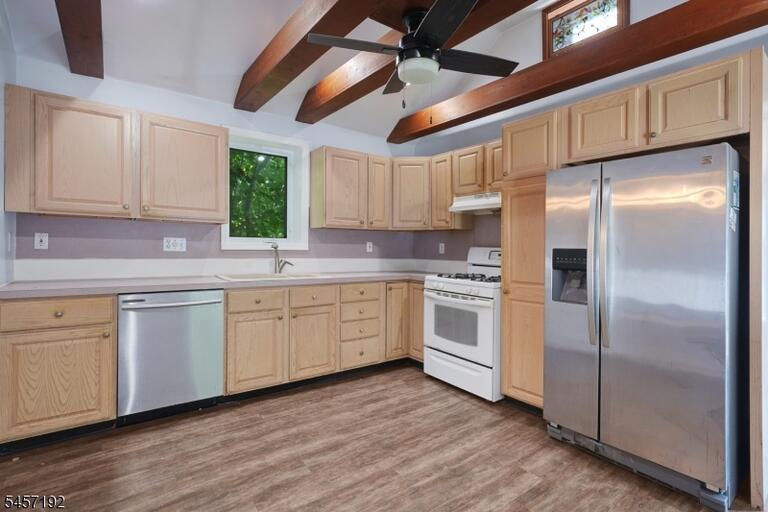 Property listing MLS 4050005 photo 8