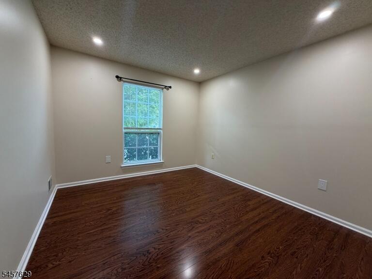 Property listing MLS 4050006 photo 12